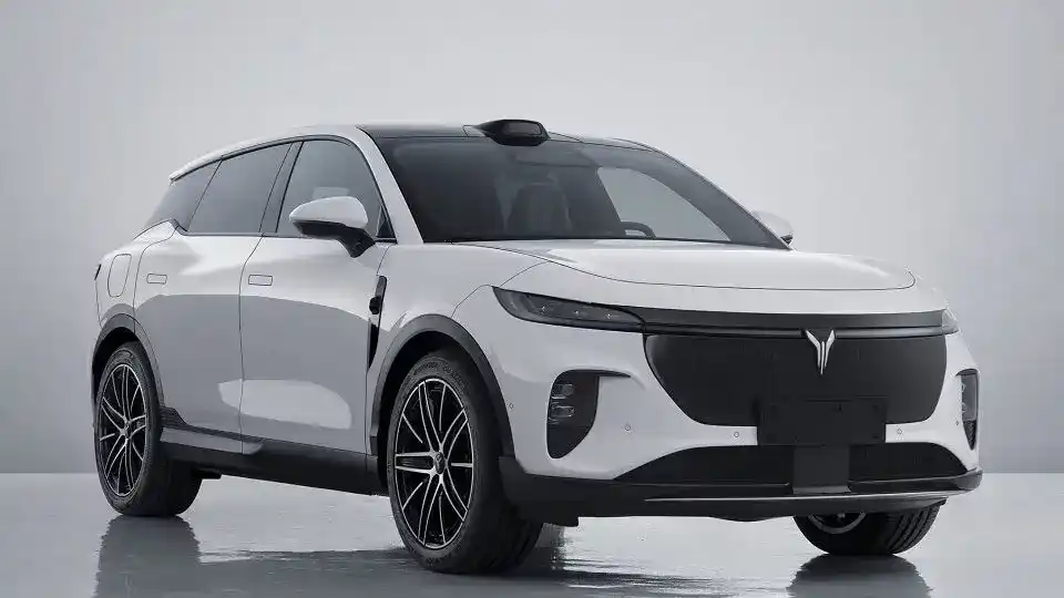 Discover the 2025 Voyah Free+ with a luxurious interior, Huawei's HarmonyOS, and an electric range of up to 235 km.