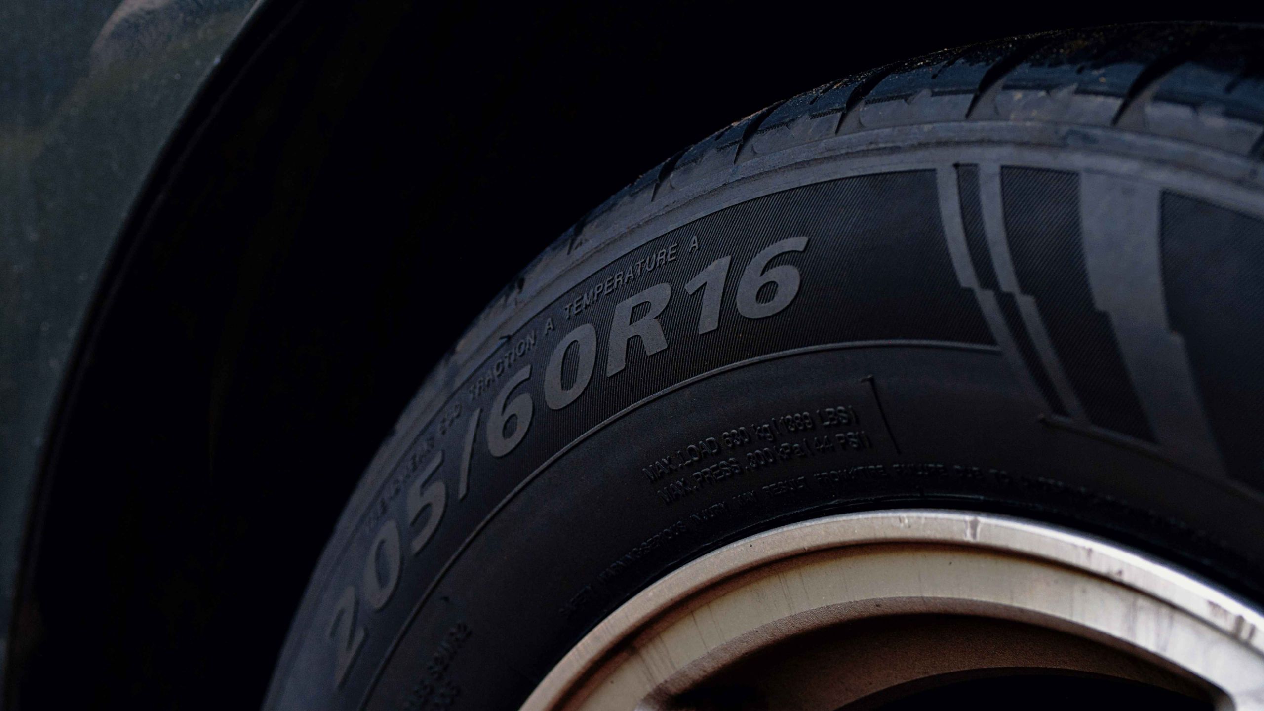 Discover everything you need to know about the 2011 Ford Edge tire size, including replacement steps, maintenance tips, upgrade recommendations