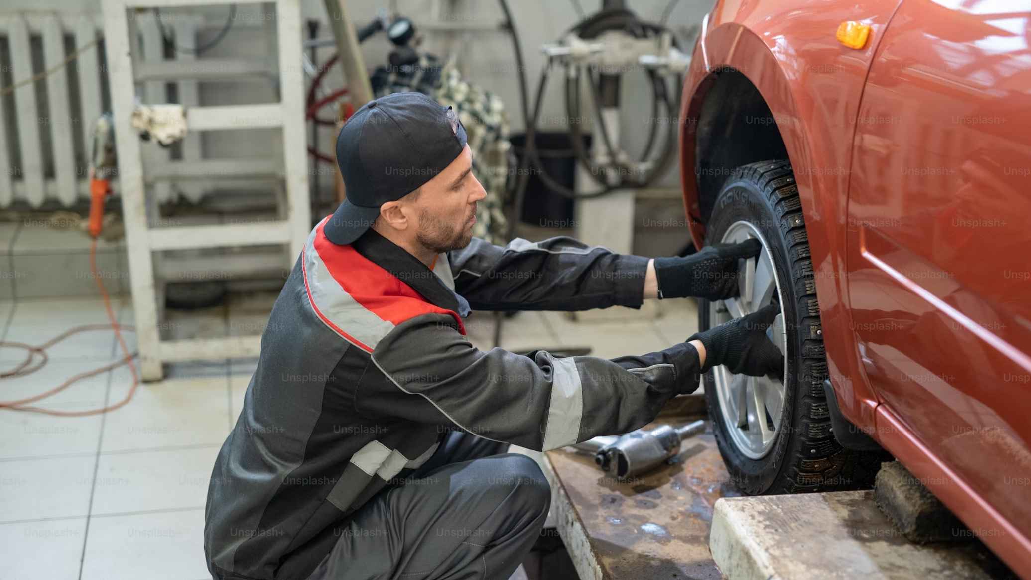 Learn how to resolve the 2011 Ford Edge tire pressure sensor fault in 2025. Discover clear reset procedures, troubleshooting tips