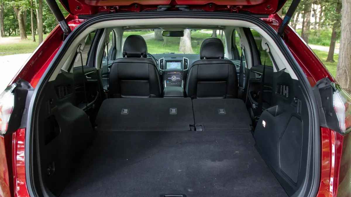 Explore the versatile cargo space of the 2025 Ford Edge, featuring innovative storage solutions, detailed capacity metrics, and must-have accessories