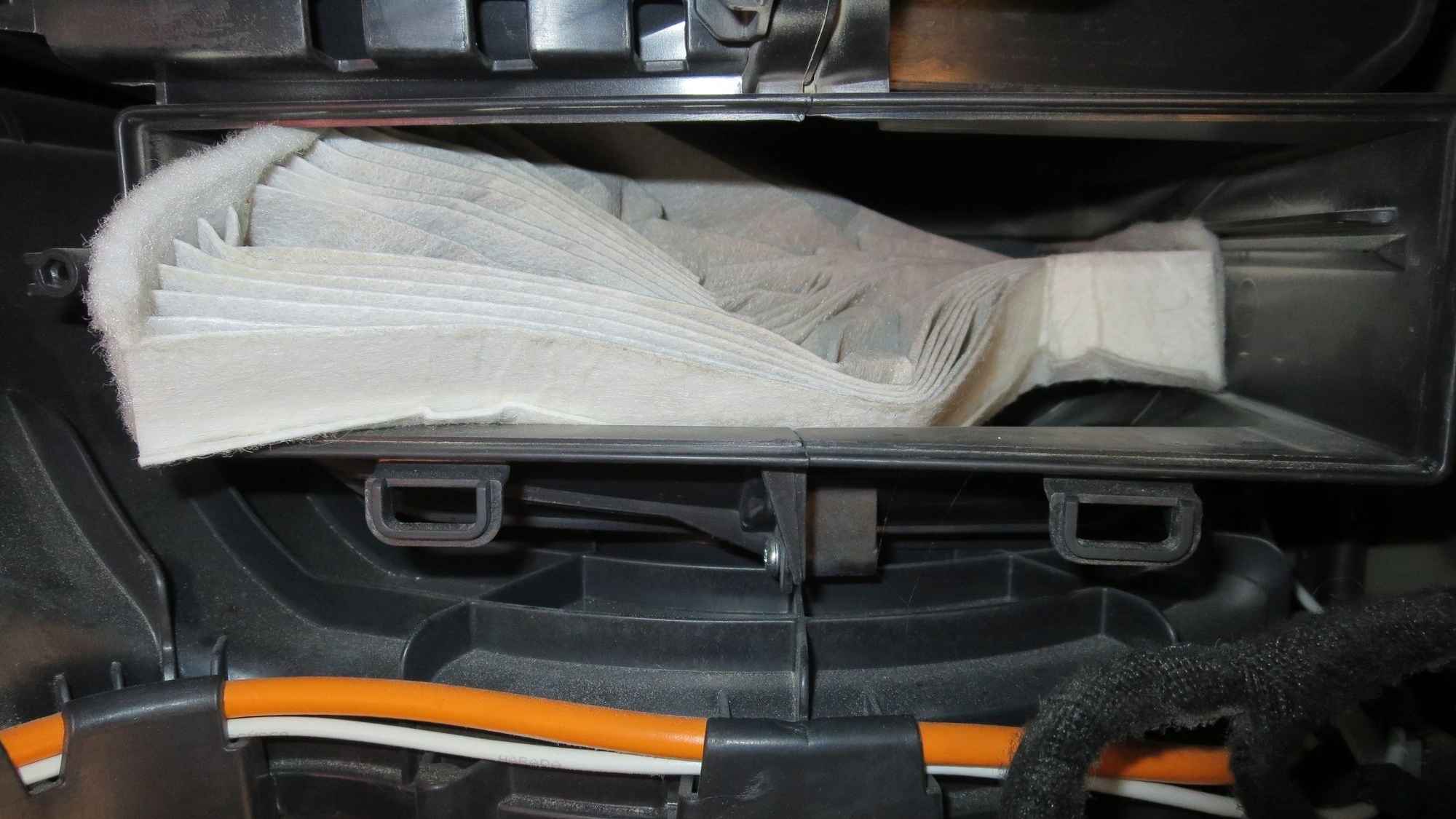 Learn how to replace your 2013 Ford Edge cabin air filter with our comprehensive 2025 maintenance guide.