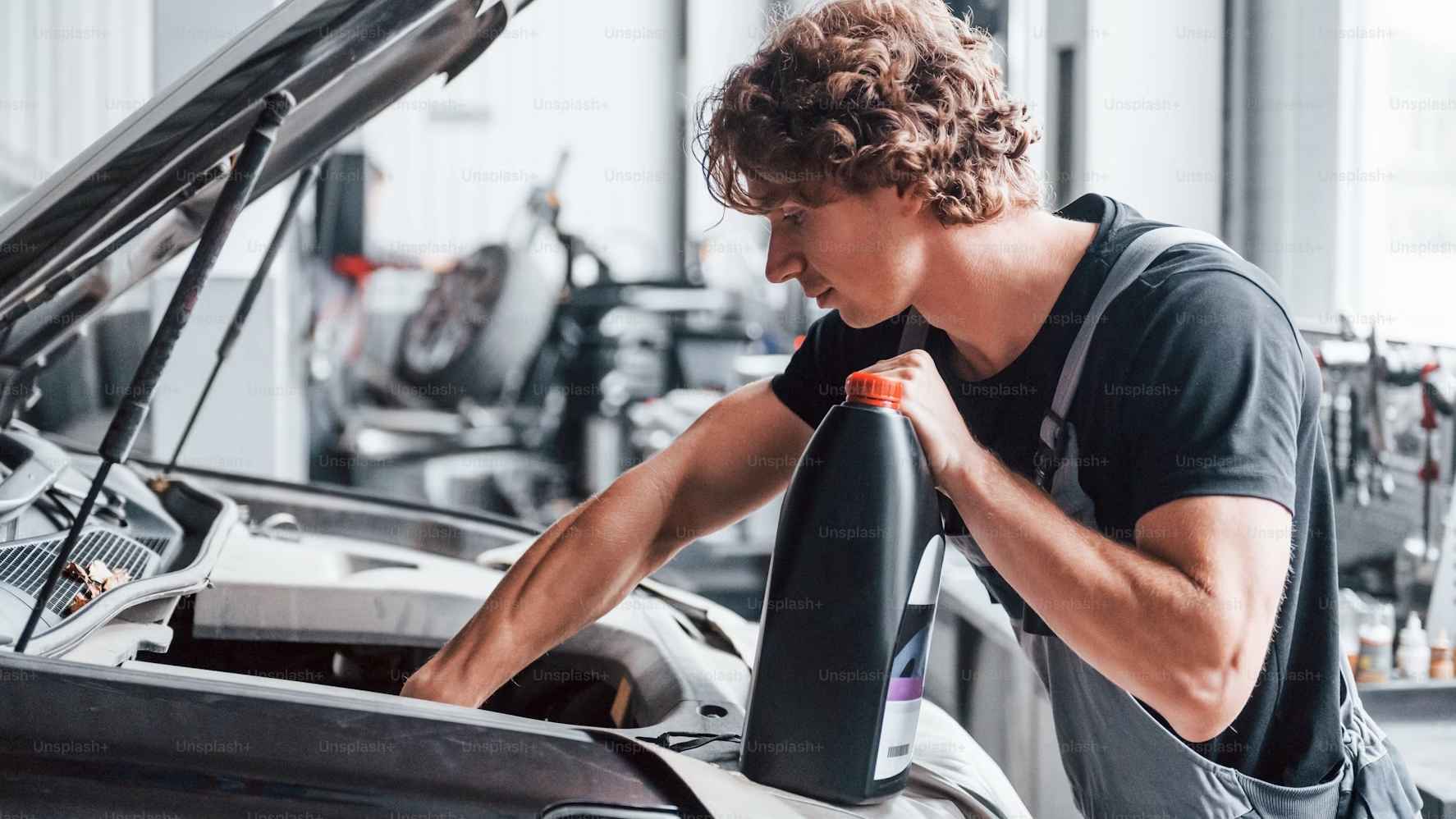 Discover the best oil recommendations for your 2025 Ford Edge. Learn about viscosity grades, synthetic blends, and maintenance tips