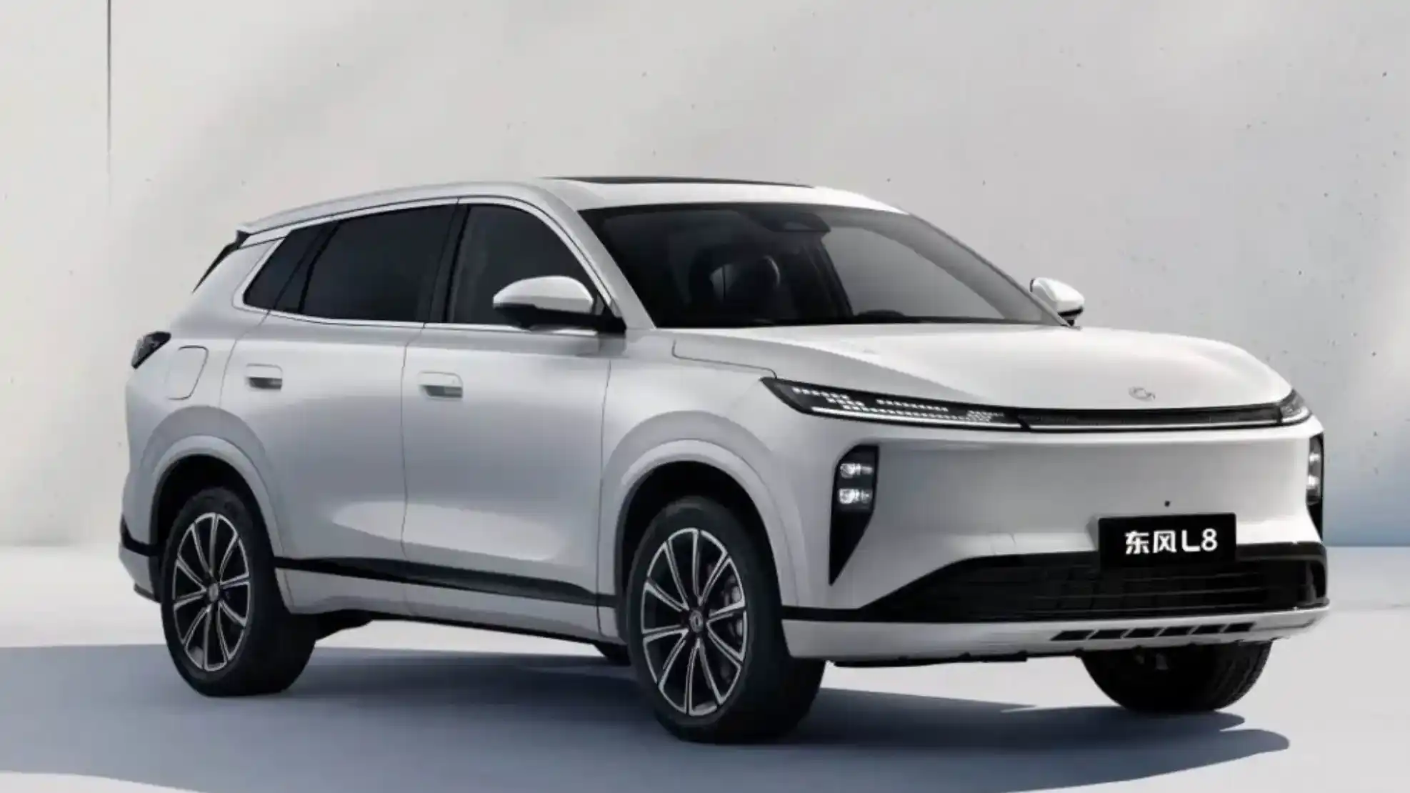 تعرف على Dongfeng Fengshen L8 الجديدة بتصميم هجومي ونظام هجيني ثلاثي الانماط، قادمة للاسواق منتصف 2025 بمواصفات متقدمة.