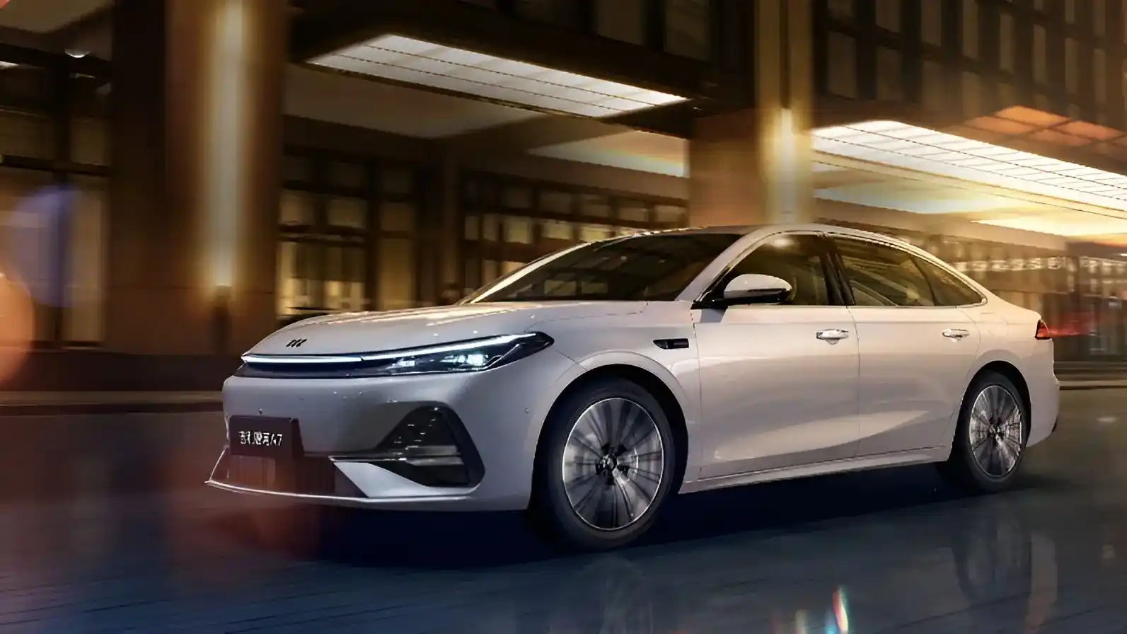 Geely Galaxy A7 hybrid sedan debuts with sleek design, 2 L per 100 km fuel use, and up to 2100 km range for GCC roads