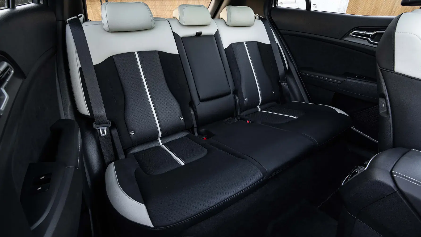 Discover the 2025 Kia Sportage with a refreshed design, powerful hybrid options, smart tech, and enhanced interior space.