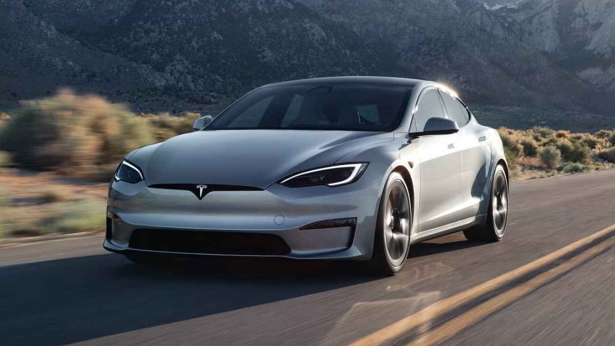 Euro NCAP downgrades Tesla Model S safety rating, citing misleading “Autopilot” branding that could give drivers a false sense of automation. 