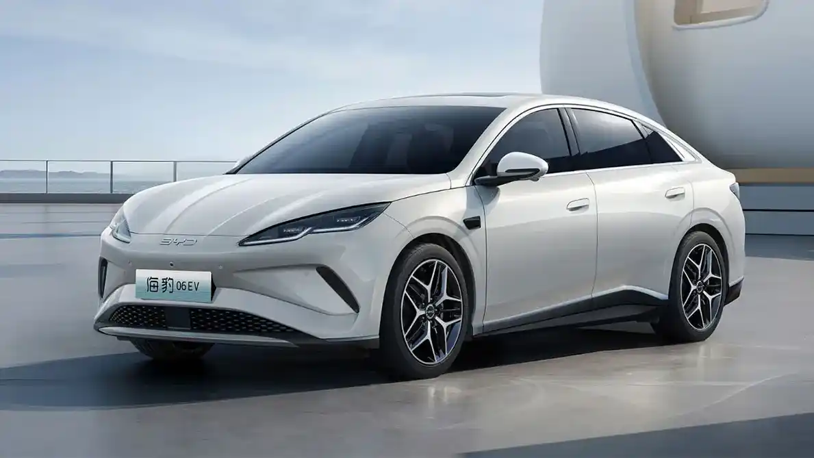 سيارة بي واي دي Seal 06 EV الجديدة تصل بسعر يبدا من 57 الف ريال ومدى يصل الى 545 كم وتقنيات ذكية وشحن سريع في 24 دقيقة.