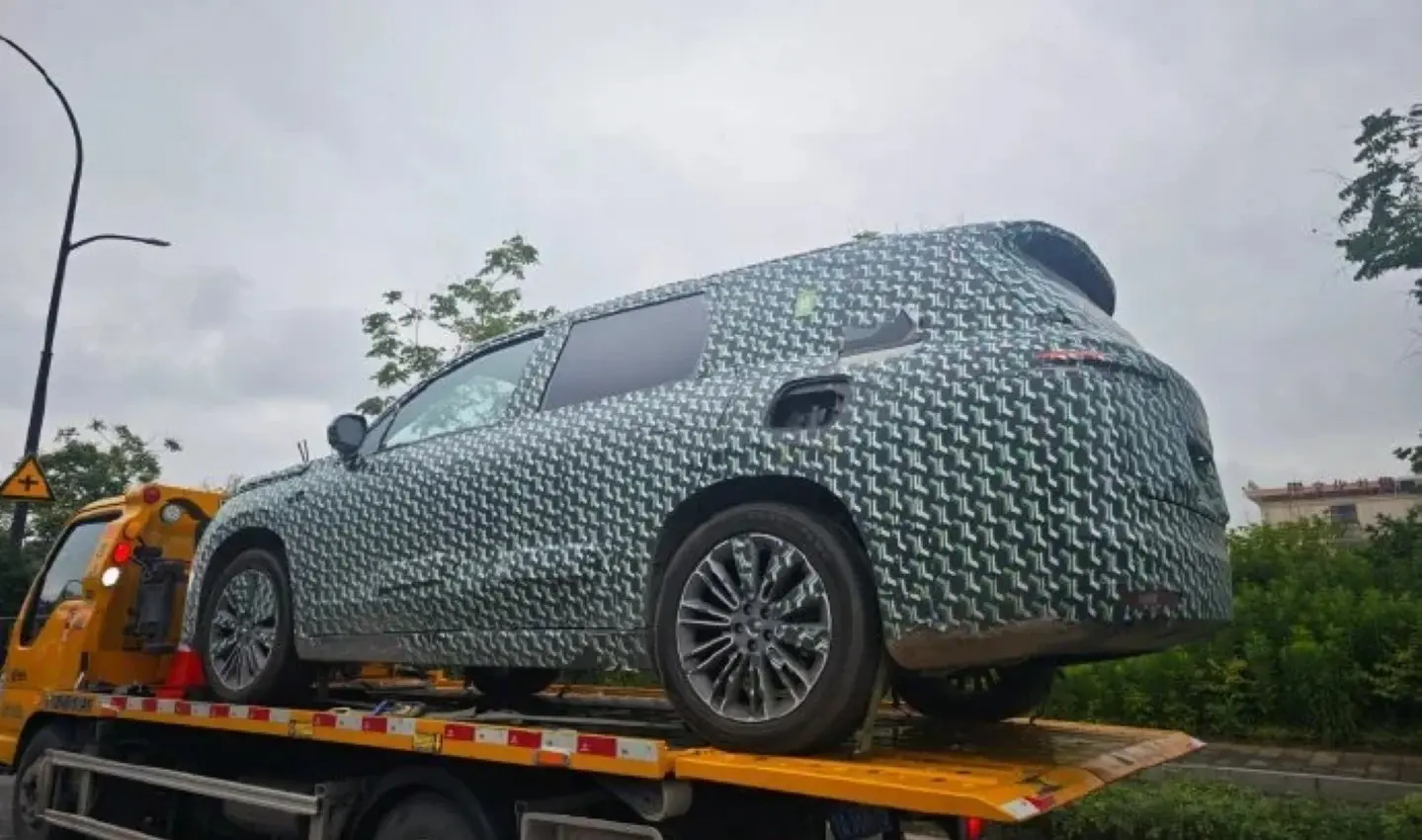 Leapmotor unveils its new D series flagship SUV with three rows and EV options, launching in 2026 from around 102,000 AED.