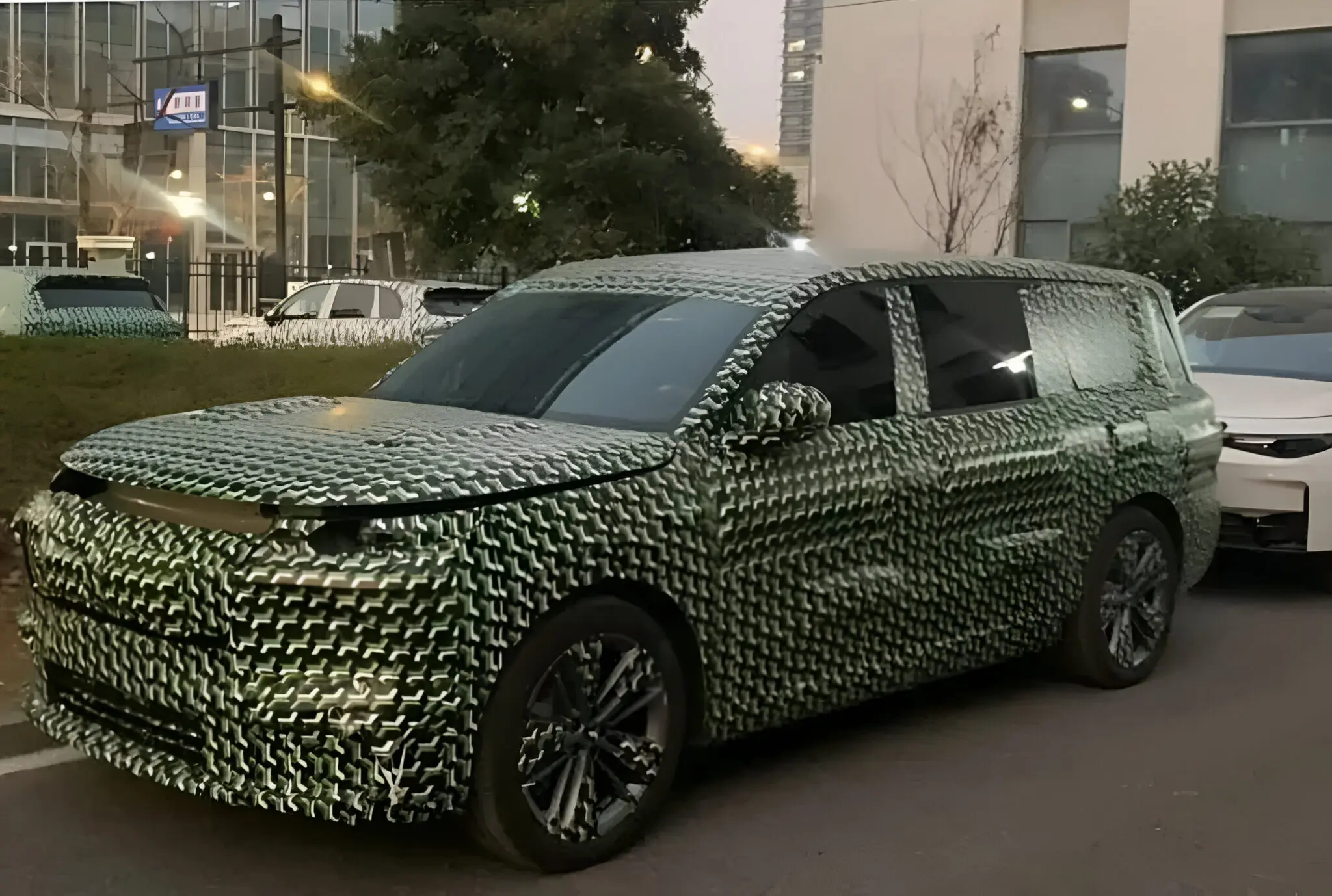 Leapmotor unveils its new D series flagship SUV with three rows and EV options, launching in 2026 from around 102,000 AED.