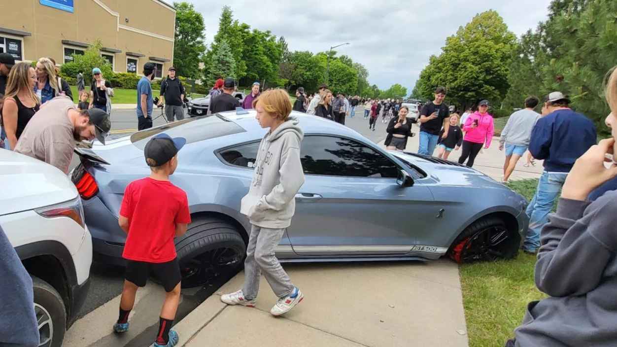 Shelby GT500 crash in Colorado during burnout stunt highlights the risks of high-performance driving and loss of control.