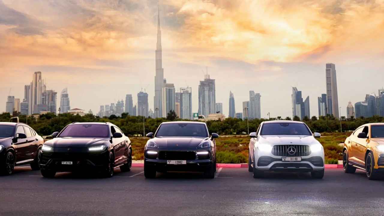 مقال يوضح مزايا شراء سيارة رياضية مستعملة في دبي، مع نصائح لضمان شراء آمن وتجربة قيادة مميزة. 