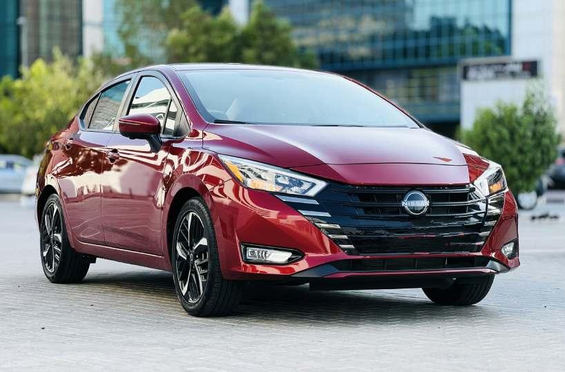 افضل سيارات سيدان 2025 في الامارات بسعر اقل من 100 الف درهم تشمل MG 7، وشانجان ايدو، وكورولا، والنترا، ونيسان صني، وكيا K5.
