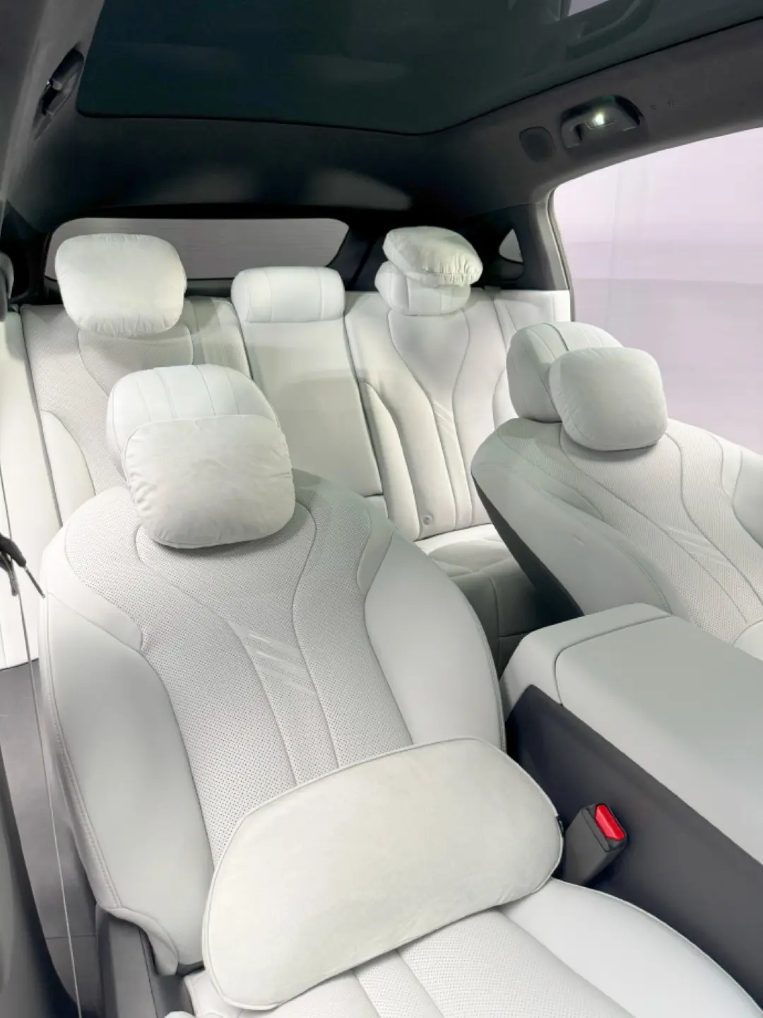 Xpeng G7 debuts as a smart electric SUV with advanced AR-HUD tech, up to 702 km range, and Level 3 autonomous driving, starting from just 119,000 AED.