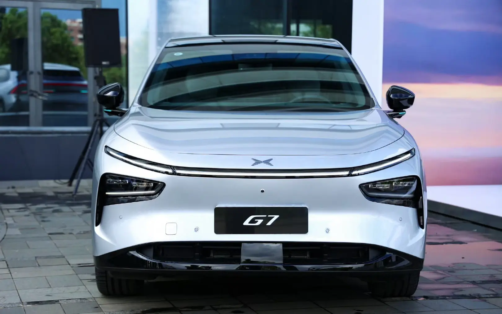 Xpeng G7 debuts as a smart electric SUV with advanced AR-HUD tech, up to 702 km range, and Level 3 autonomous driving, starting from just 119,000 AED.