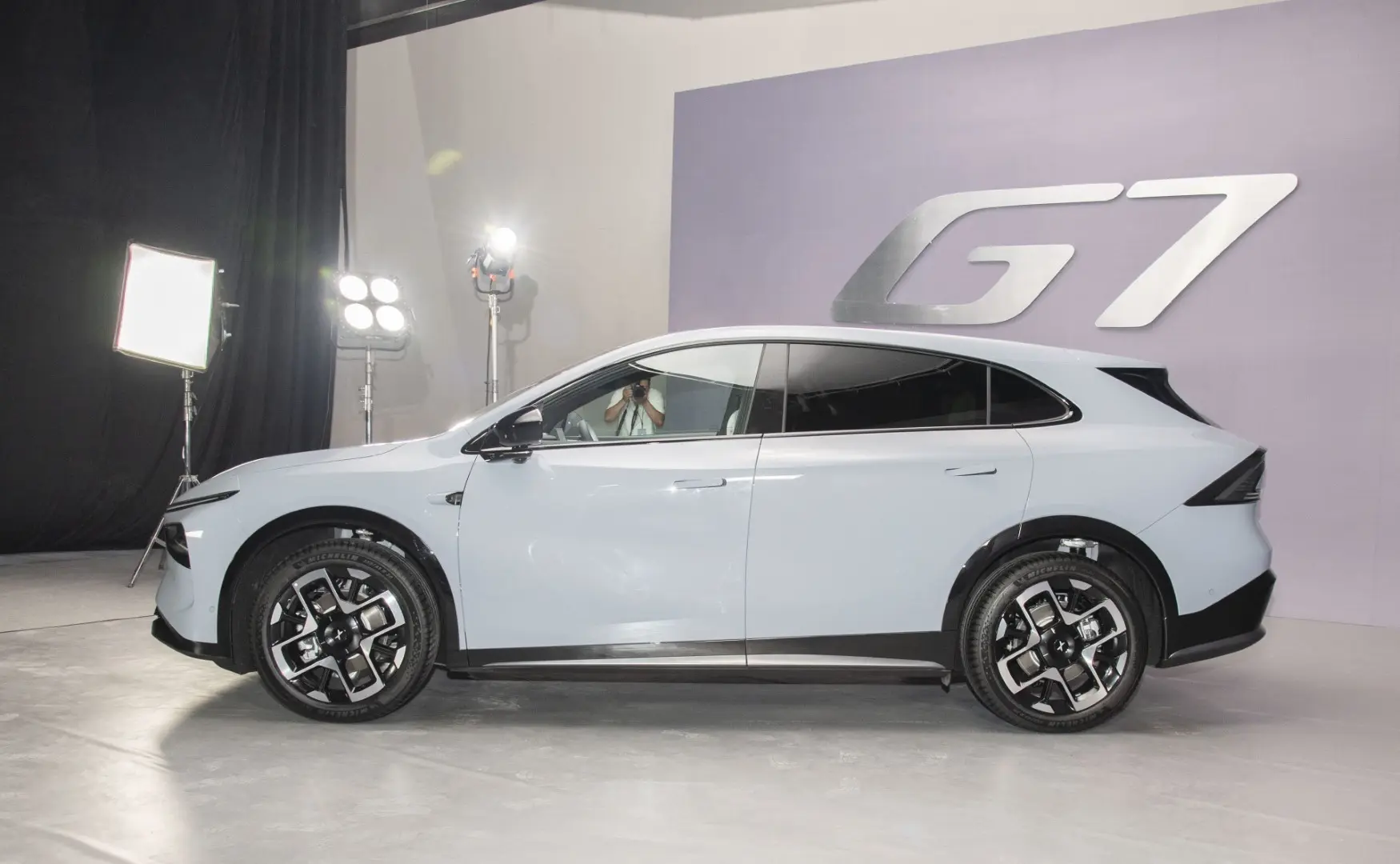 Xpeng G7 debuts as a smart electric SUV with advanced AR-HUD tech, up to 702 km range, and Level 3 autonomous driving, starting from just 119,000 AED.