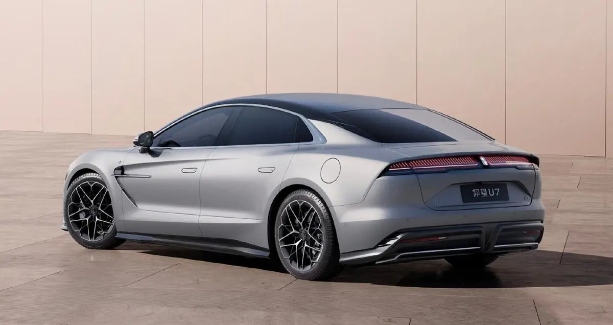 The Yangwang U7 debuts with 1,287 hp, 2.9s acceleration, a 720 km range, electromagnetic suspension, and advanced LiDAR based autonomous driving tech.