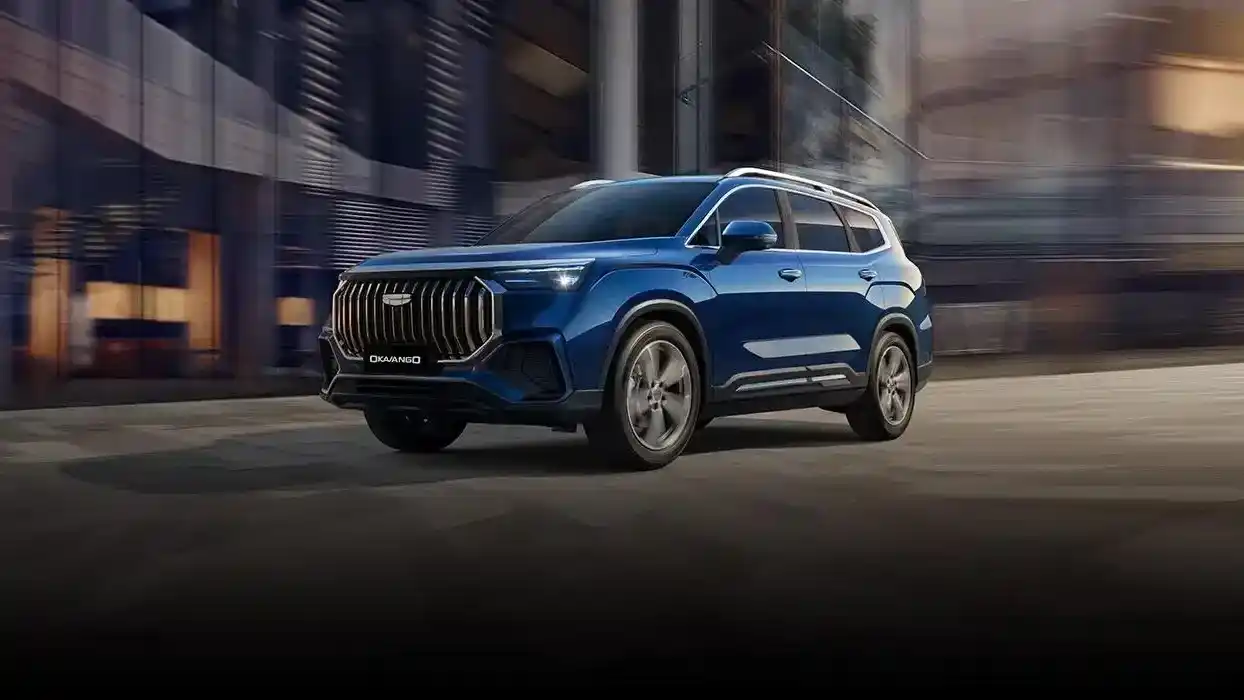 Discover the Geely Okavango Standard 2025, a 7 seater family SUV with spacious interior, turbocharged performance, and a competitive price from 100,000 SAR.