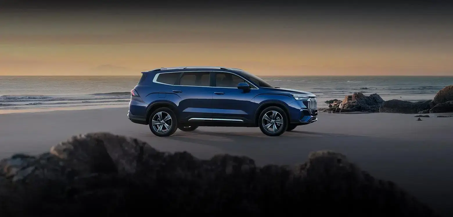 Discover the Geely Okavango Standard 2025, a 7 seater family SUV with spacious interior, turbocharged performance, and a competitive price from 100,000 SAR.