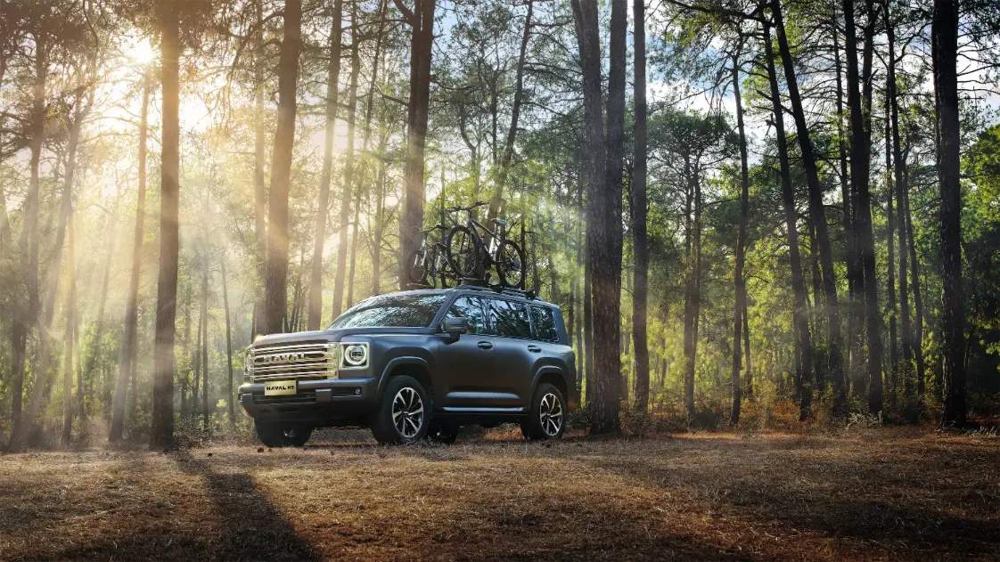 Discover the full driving experience of the Haval H9 2025 across city roads and off road trails, with a detailed look at its design and pricing in Saudi Arabia.