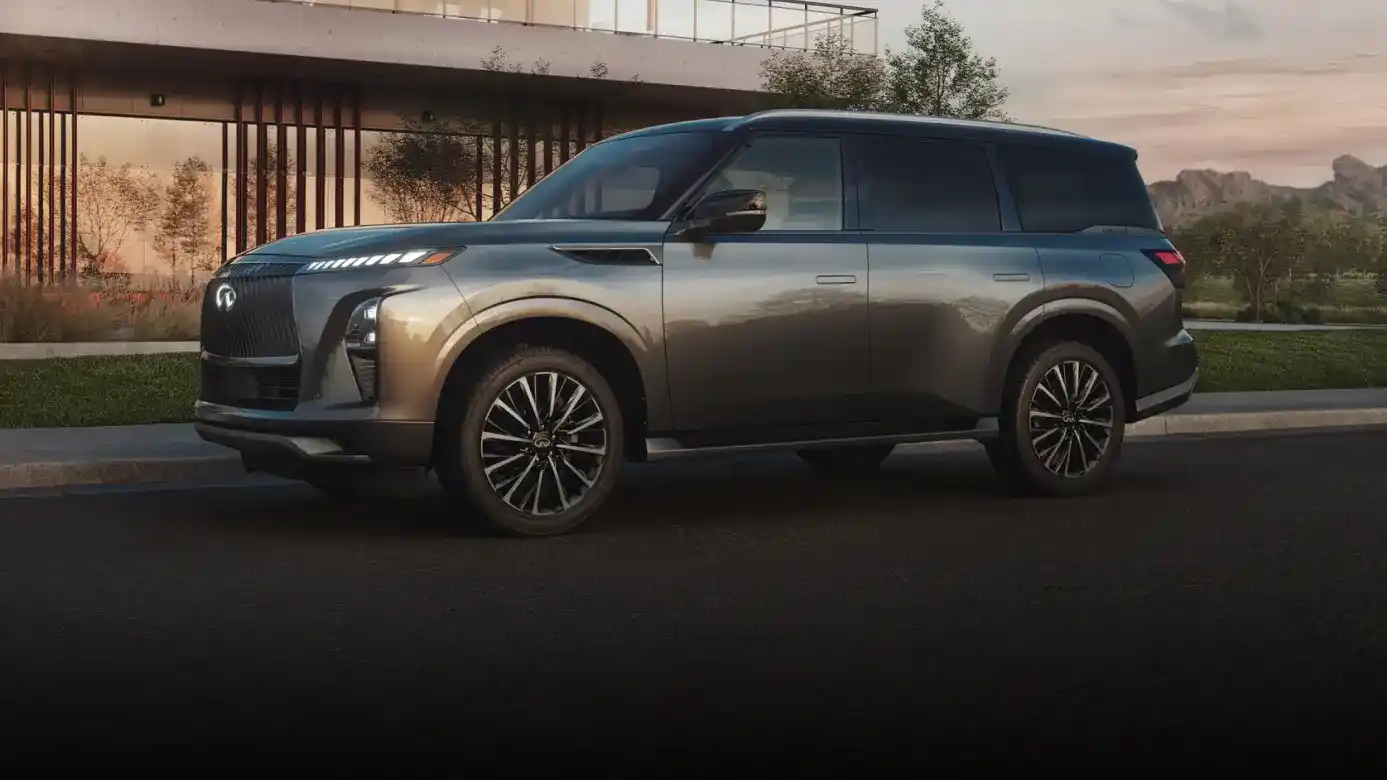 انفينيتي QX80 2025 الجديدة كلياً تقدم تجربة قيادة فاخرة تجمع بين احدث التقنيات الذكية والتصميم الياباني الانيق لتناسب اسلوب حياة السائق الخليجي العصري.