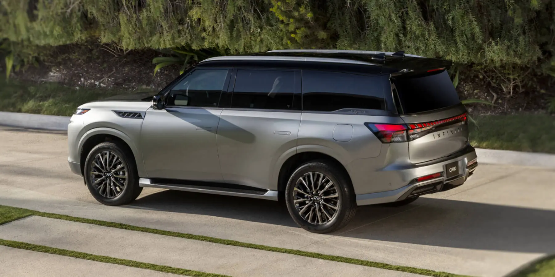 انفينيتي QX80 2025 الجديدة كلياً تقدم تجربة قيادة فاخرة تجمع بين احدث التقنيات الذكية والتصميم الياباني الانيق لتناسب اسلوب حياة السائق الخليجي العصري.
