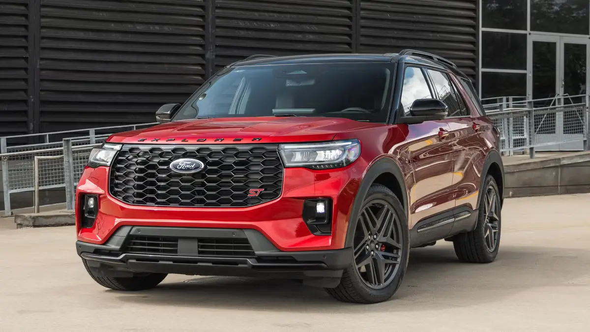 Discover the top 5 most reliable SUVs in Saudi Arabia for 2025, including the Land Cruiser and Patrol, and why drivers trust them in heat and tough terrains.