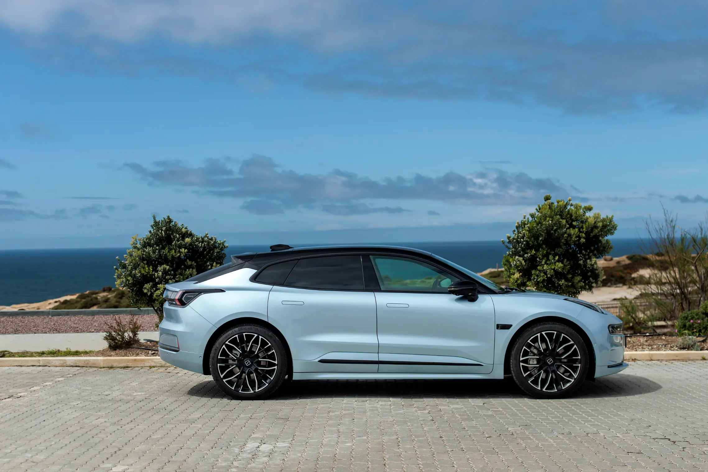 Discover the full test drive experience of the luxurious Zeekr 001 2025 electric car in Saudi Arabia, including performance and pricing from Al Walan.