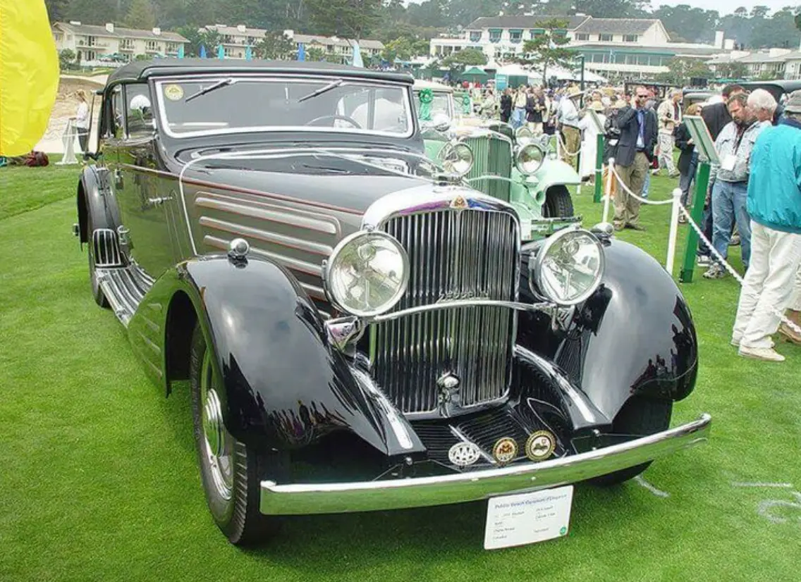 اكتشف 100 عام من تالق مايباخ، من اول ظهور لطراز W3 عام 1921 وحتى تحولها الى السيارات الكهربائية مع EQS، حيث تجتمع الفخامة الالمانية الخالصة مع الابتكار المتطور.