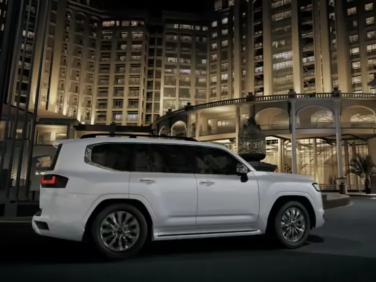 Discover the top 10 best selling SUVs in Saudi Arabia for 2025 with full specs and price comparisons, including Toyota, Nissan, Kia, Hyundai, Ford, and Jetour.