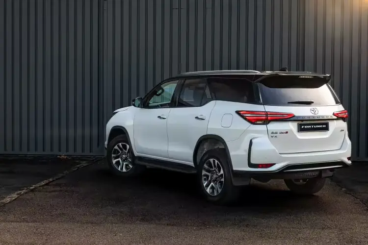 Discover the top 10 best selling SUVs in Saudi Arabia for 2025 with full specs and price comparisons, including Toyota, Nissan, Kia, Hyundai, Ford, and Jetour.