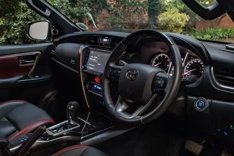 Discover the top 10 best selling SUVs in Saudi Arabia for 2025 with full specs and price comparisons, including Toyota, Nissan, Kia, Hyundai, Ford, and Jetour.