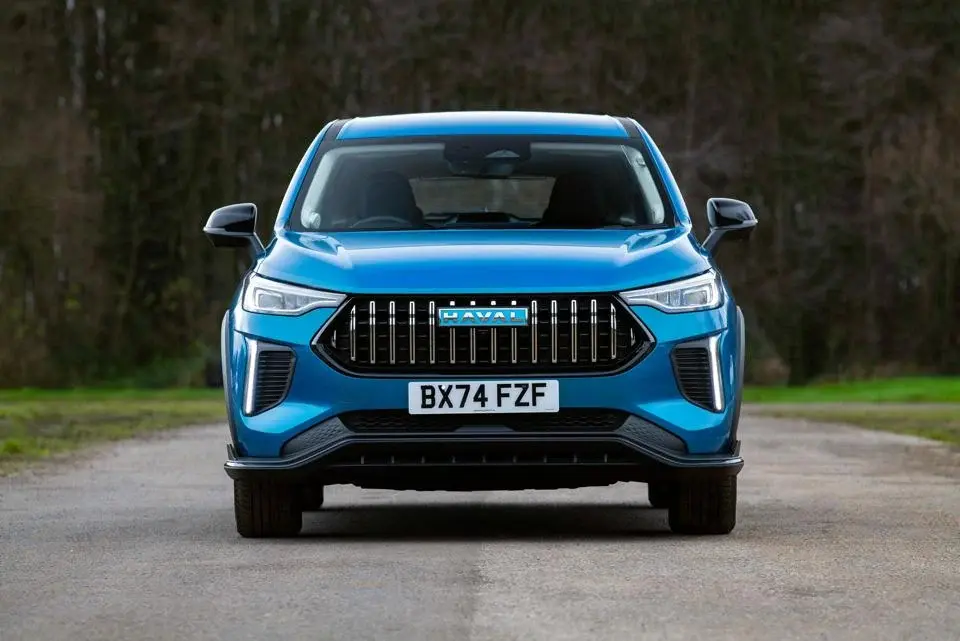The Haval Jolion Pro 2025 offers bold design, smart tech, spacious comfort, and efficient performance at a competitive price for drivers in Saudi Arabia.