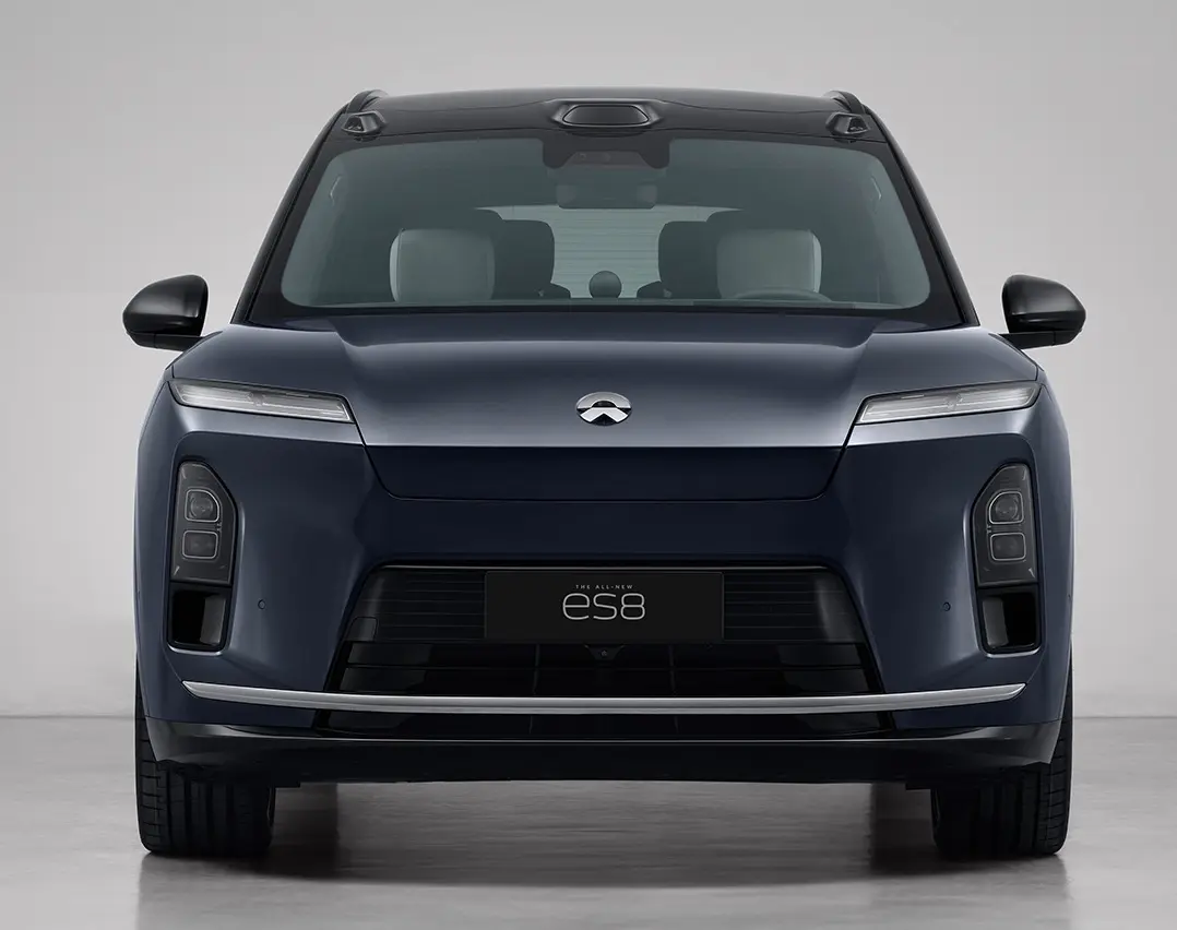 Experience the 2025 Nio ES8 with a bold ET9 inspired design, 697 hp dual motor AWD, 600 kW ultra fast charging, a swappable battery, and a luxurious interior.