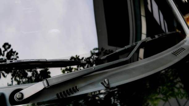 Learn how to turn off the rear wiper on your Volkswagen Tiguan with easy-to-follow steps, including controls location and troubleshooting tips. Stop activation.