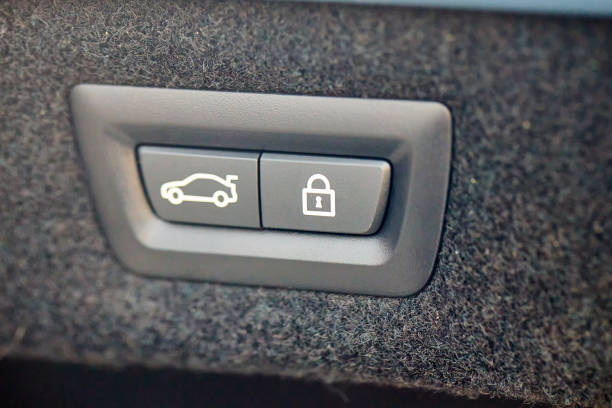 Find out if your VW Tiguan locks automatically when parked. Learn how to activate this feature, settings, and troubleshoot for secure, keyless exit locking.