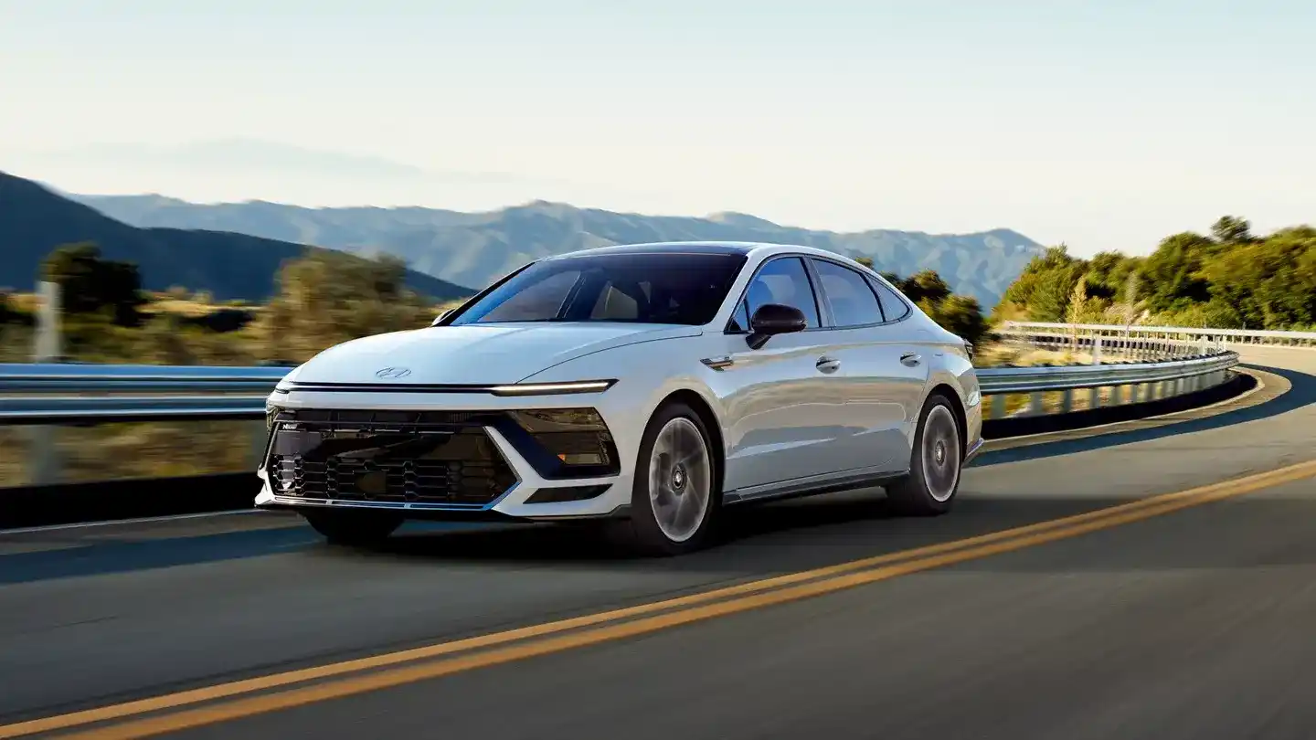 Full comparison between Hyundai Sonata Full Option and Azera Standard 2025 at 150K SAR, covering performance, space, features, safety, and fuel efficiency.