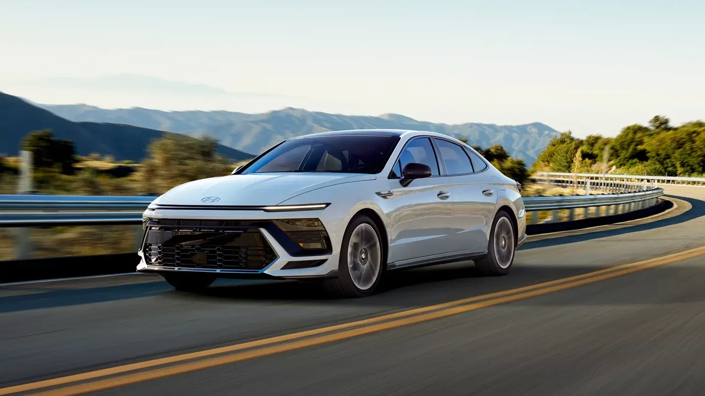 Full comparison between Hyundai Sonata Full Option and Azera Standard 2025 at 150K SAR, covering performance, space, features, safety, and fuel efficiency.