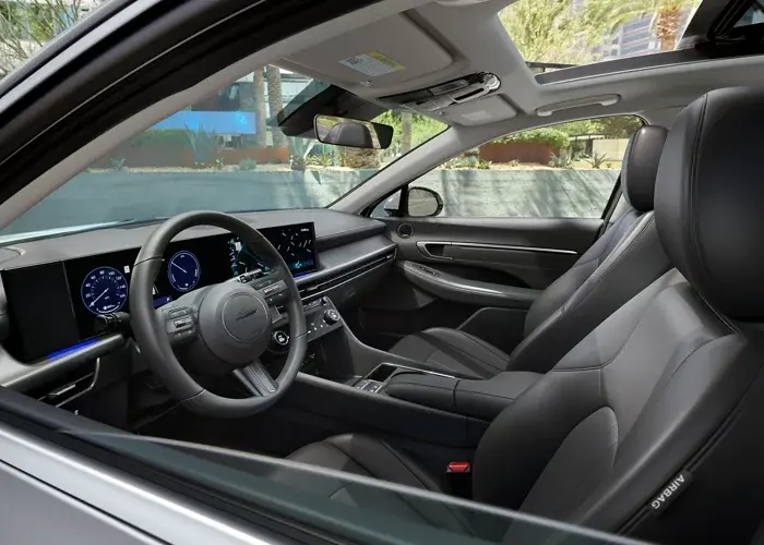 Full comparison between Hyundai Sonata Full Option and Azera Standard 2025 at 150K SAR, covering performance, space, features, safety, and fuel efficiency.