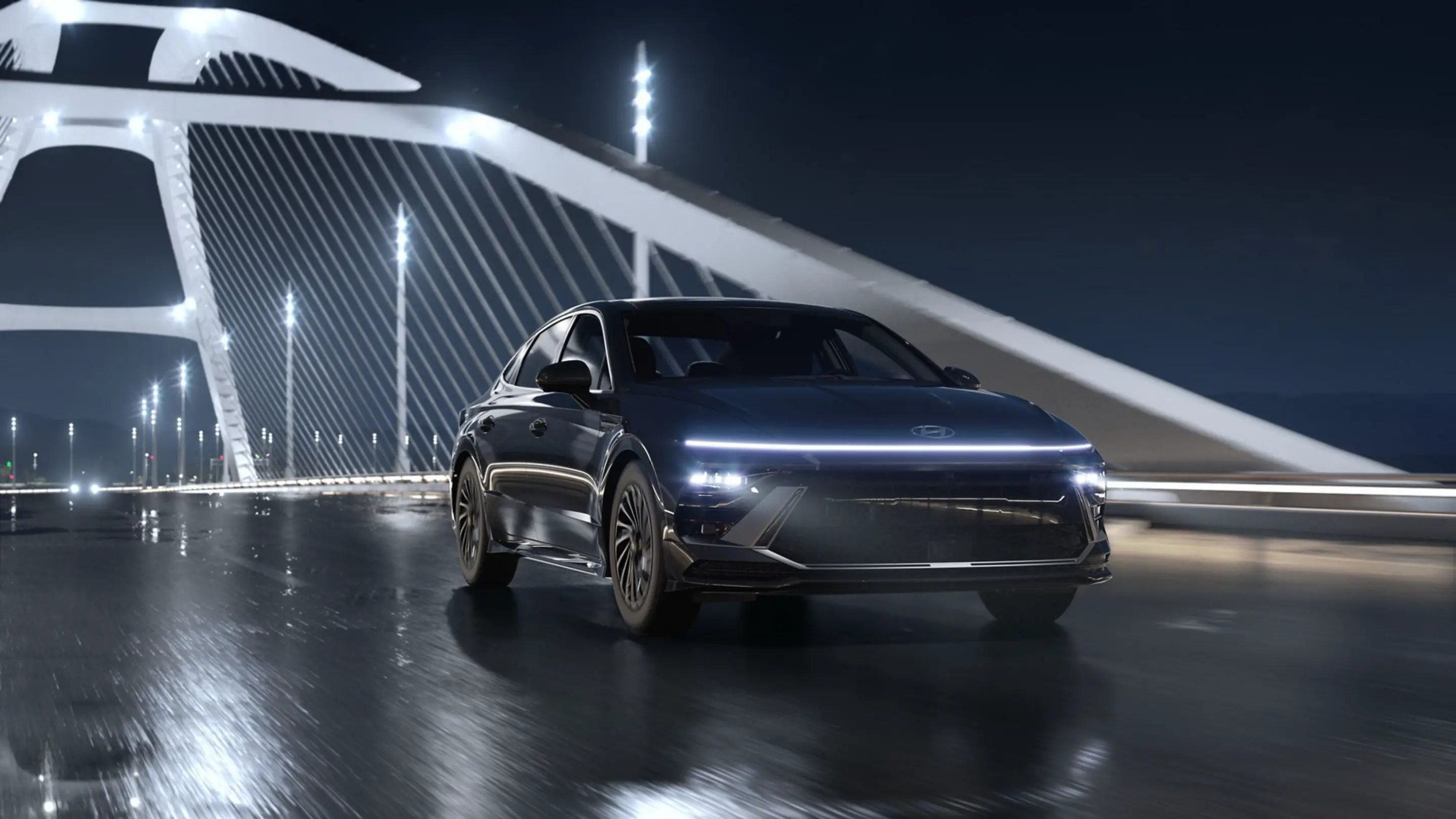 Full comparison between Hyundai Sonata Full Option and Azera Standard 2025 at 150K SAR, covering performance, space, features, safety, and fuel efficiency.