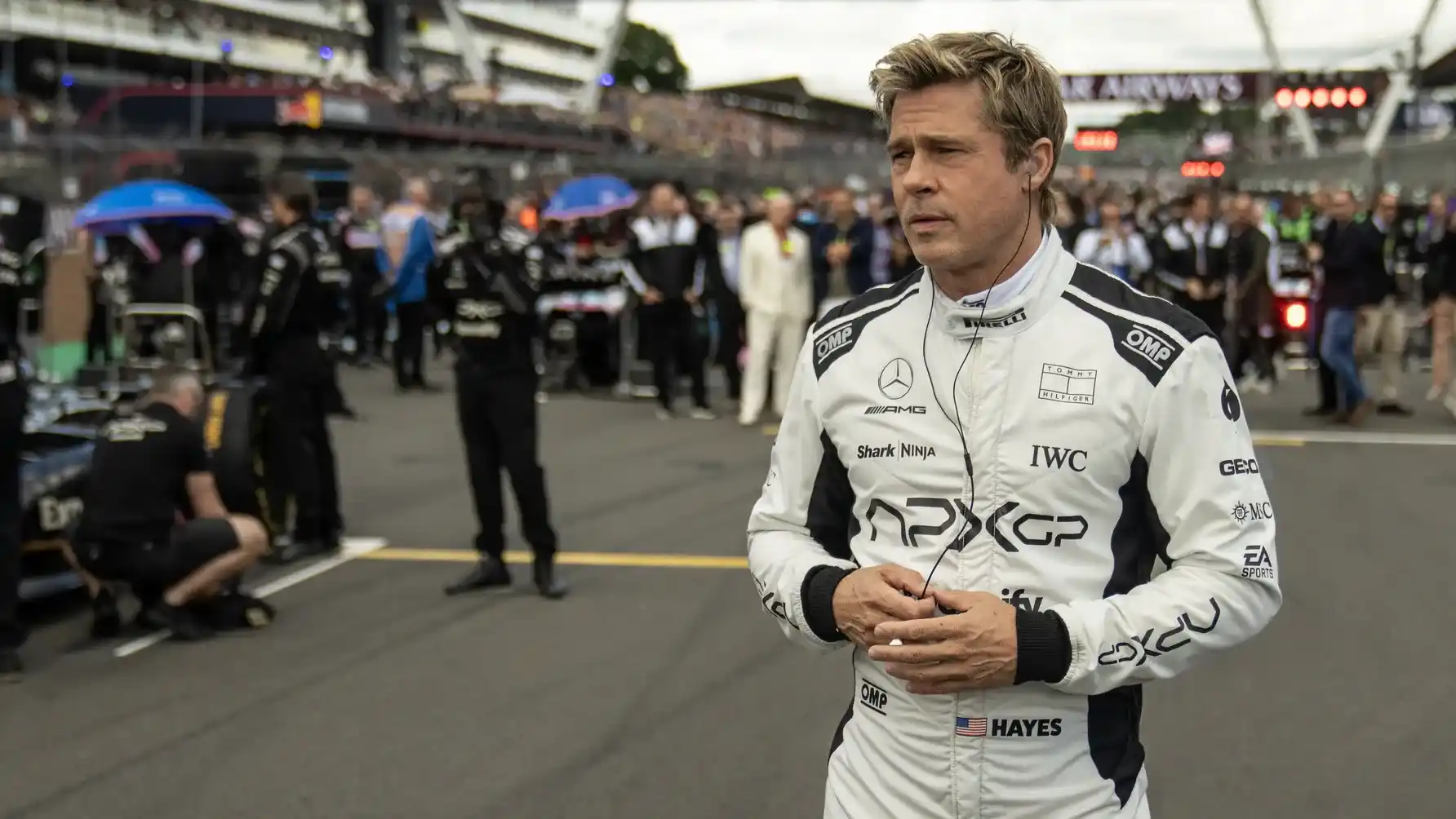 براد بيت عاش تجربة سباق واقعية بقيادة ماكلارين F1 لفيلم جديد، ليكشف عن التحديات والإثارة التي تجمع بين السينما ورياضة الفورمولا 1. 