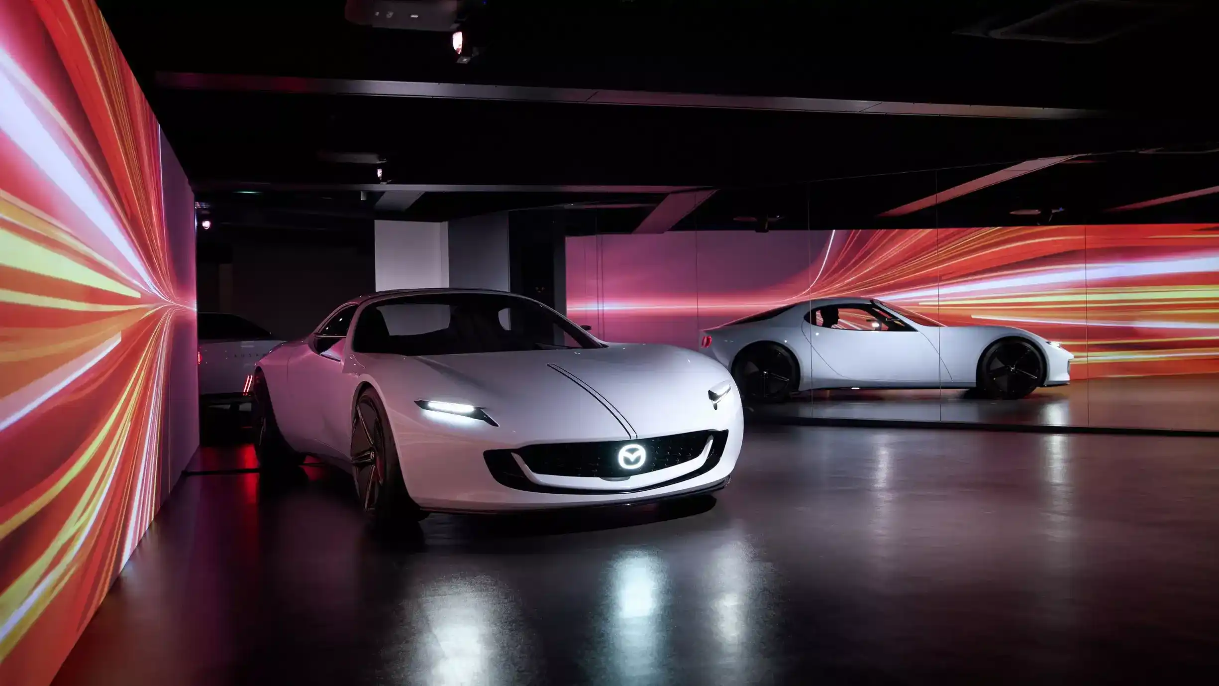 مازدا تعيد احياء روح RX-7 عبر سيارة هجينة بمحرك دوار وتؤكد تطوير MX-5 الجديدة بمحرك Skyactiv Z لتقدم تجربة قيادة رياضية لعشاق الاداء في الخليج والاسواق العالمية