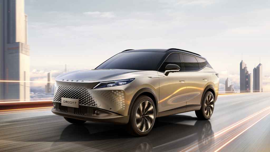 The OMODA C7 combines modern design, hybrid performance, and smart tech with exceptional heat resistance, targeting Gulf markets with harsh climates.