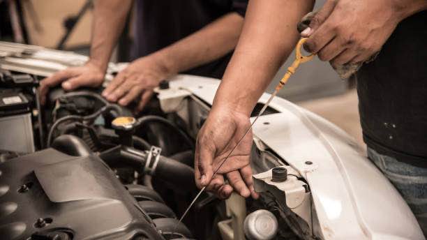 Learn how to choose the perfect engine oil for your 2025 Hyundai Elantra. Discover oil viscosity recommendations,  expert tips to optimize performance.