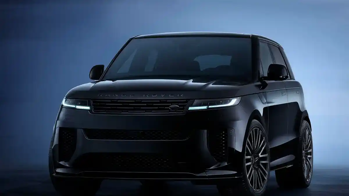 رانج روفر سبورت SV 2025 تنضم رسميًا الى تشكيلة لاند روفر الدائمة بمحرك V8 مزدوج التيربو بقوة 626 حصان، وتسارع من 0 إلى 96 كم/س خلال 3.6 ثوان، وتصميم هجومي.