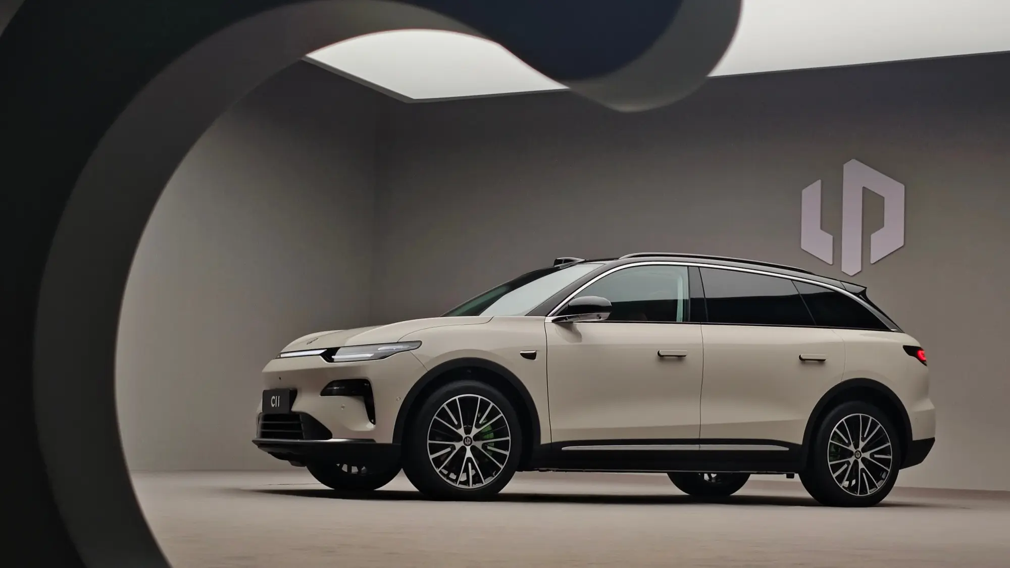Discover the 2026 Leapmotor C11, a smart electric crossover with up to 640 km range, bold design, advanced tech, and powerful EV and EREV powertrain options.