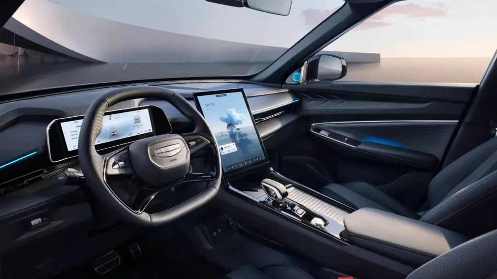 Explore the smart driving tech in the 2025 Geely Cityray in Saudi Arabia, featuring advanced safety systems for both city traffic and highway cruising.