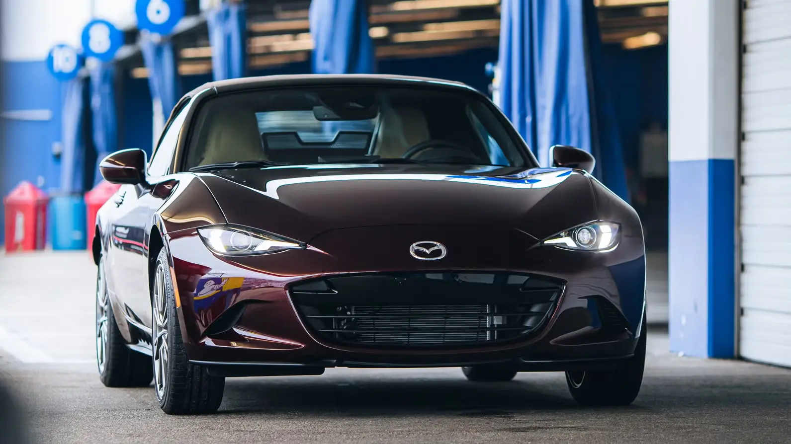 Explore top sports cars like the Porsche 911 and Nissan GT‑R that combine thrilling track performance with everyday comfort for drivers in the GCC region.