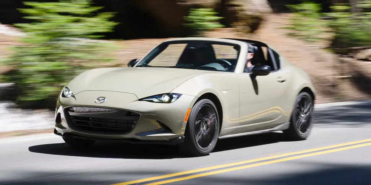 Explore top sports cars like the Porsche 911 and Nissan GT‑R that combine thrilling track performance with everyday comfort for drivers in the GCC region.