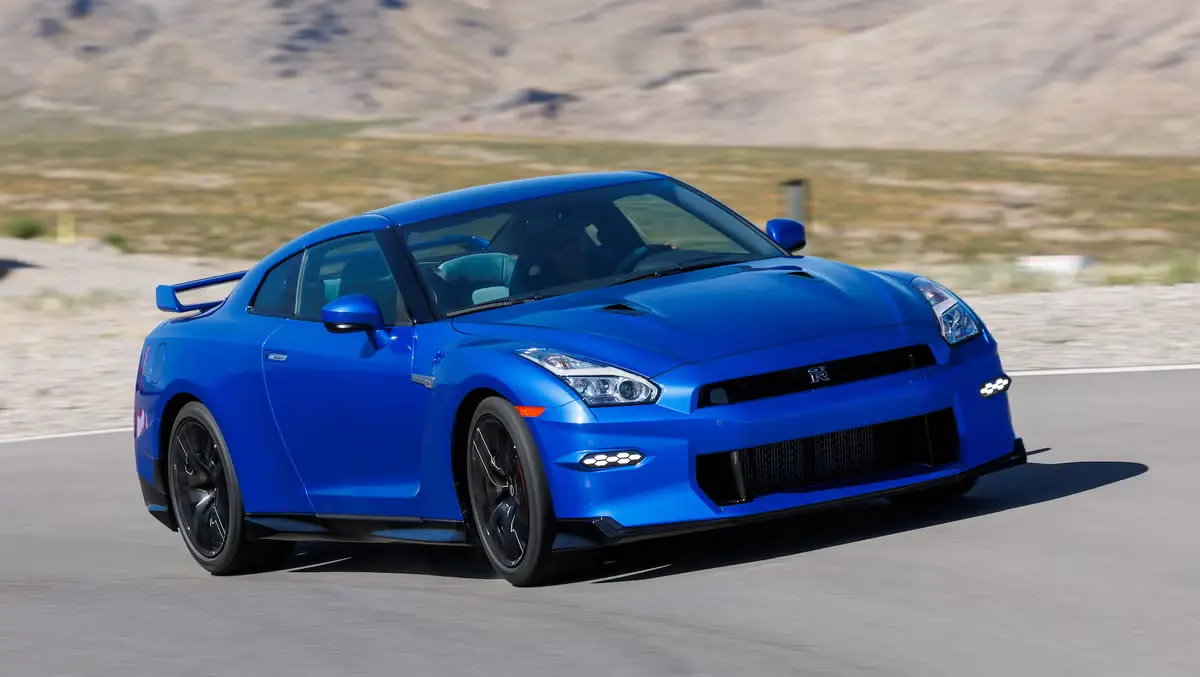 Explore top sports cars like the Porsche 911 and Nissan GT‑R that combine thrilling track performance with everyday comfort for drivers in the GCC region.
