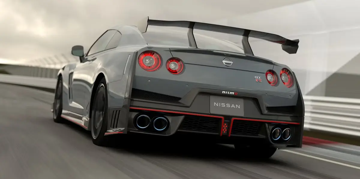 Explore top sports cars like the Porsche 911 and Nissan GT‑R that combine thrilling track performance with everyday comfort for drivers in the GCC region.